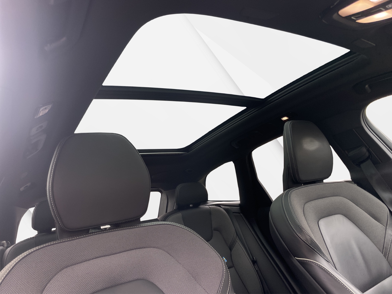 VOLVO XC60 2.0 T6 TE R-Design eAWD-image-18