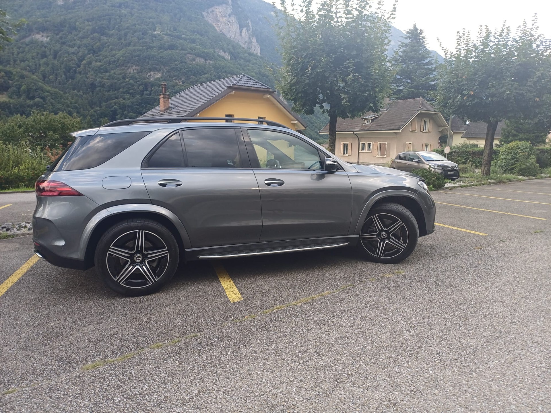 MERCEDES-BENZ GLE 300 d 4Matic 9G-Tronic-image-2