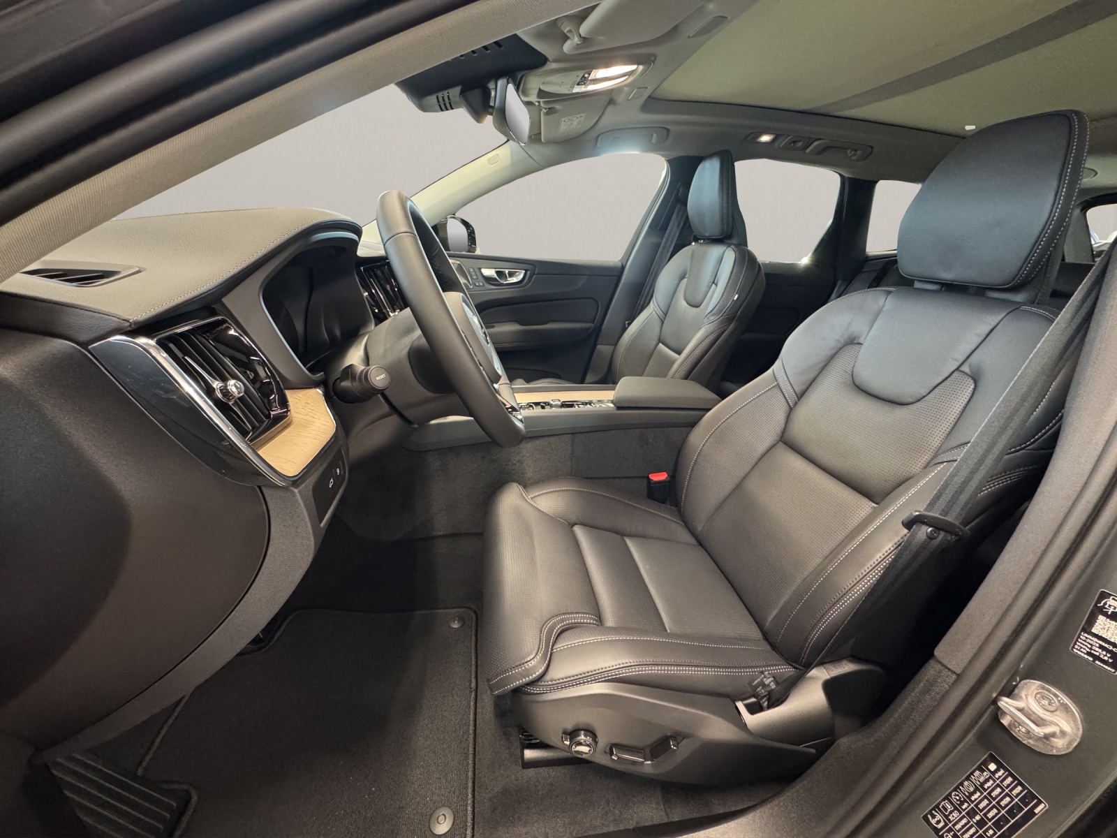 VOLVO XC60 2.0 T8 TE Ultra Dark eAWD-image-13