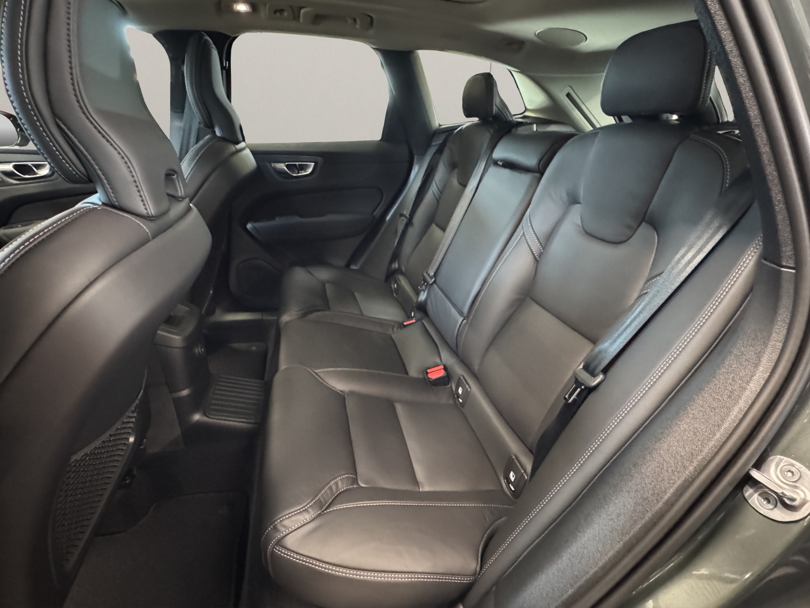 VOLVO XC60 2.0 T8 TE Ultra Dark eAWD-image-9