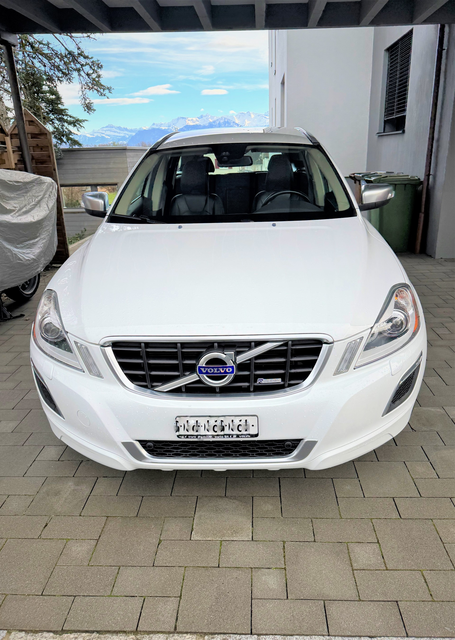VOLVO XC60 D4 AWD R-Design Geartronic-image-4
