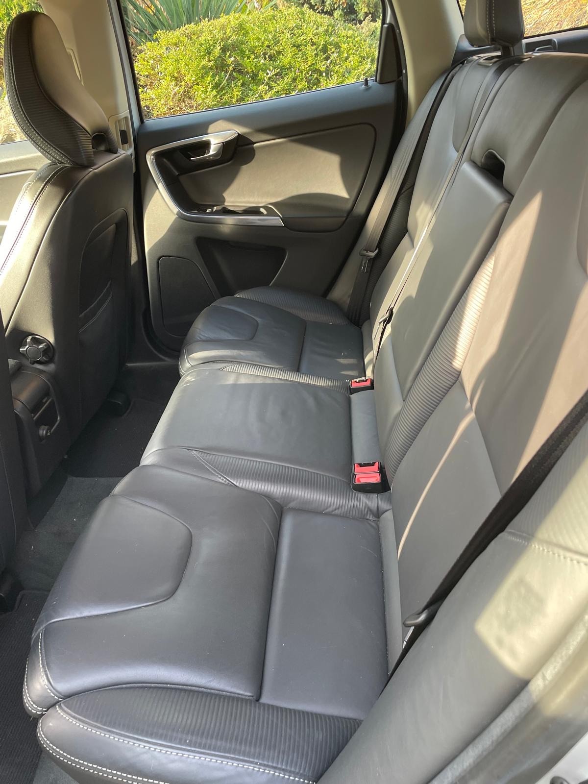 VOLVO XC60 D4 AWD R-Design Geartronic-image-7