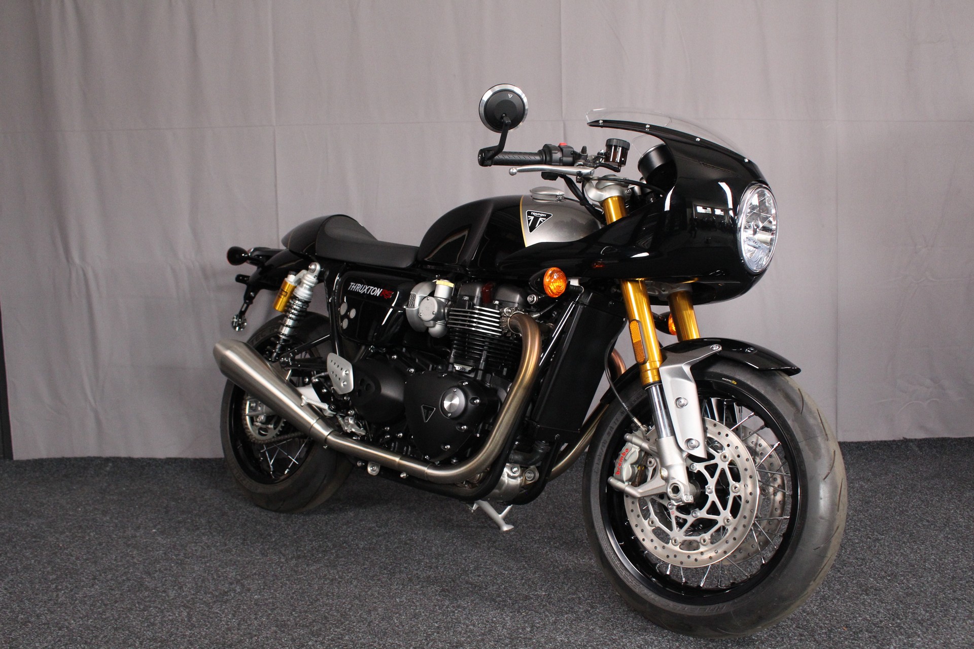 TRIUMPH Thruxton 1200 i RS Special Edition-showroom-element-2