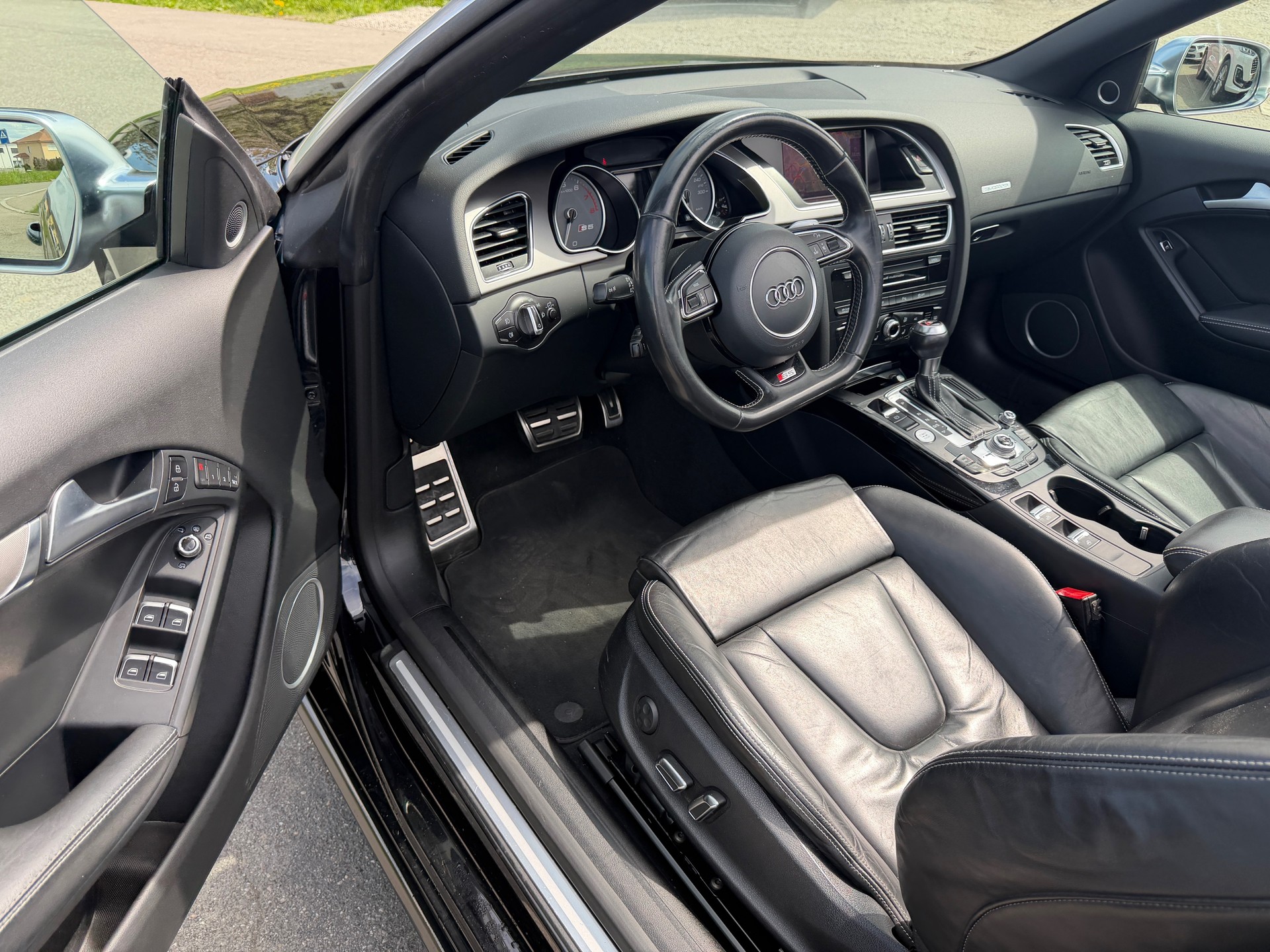 AUDI S5 Cabrio 3.0 TFSI quattro S-tronic-image-8