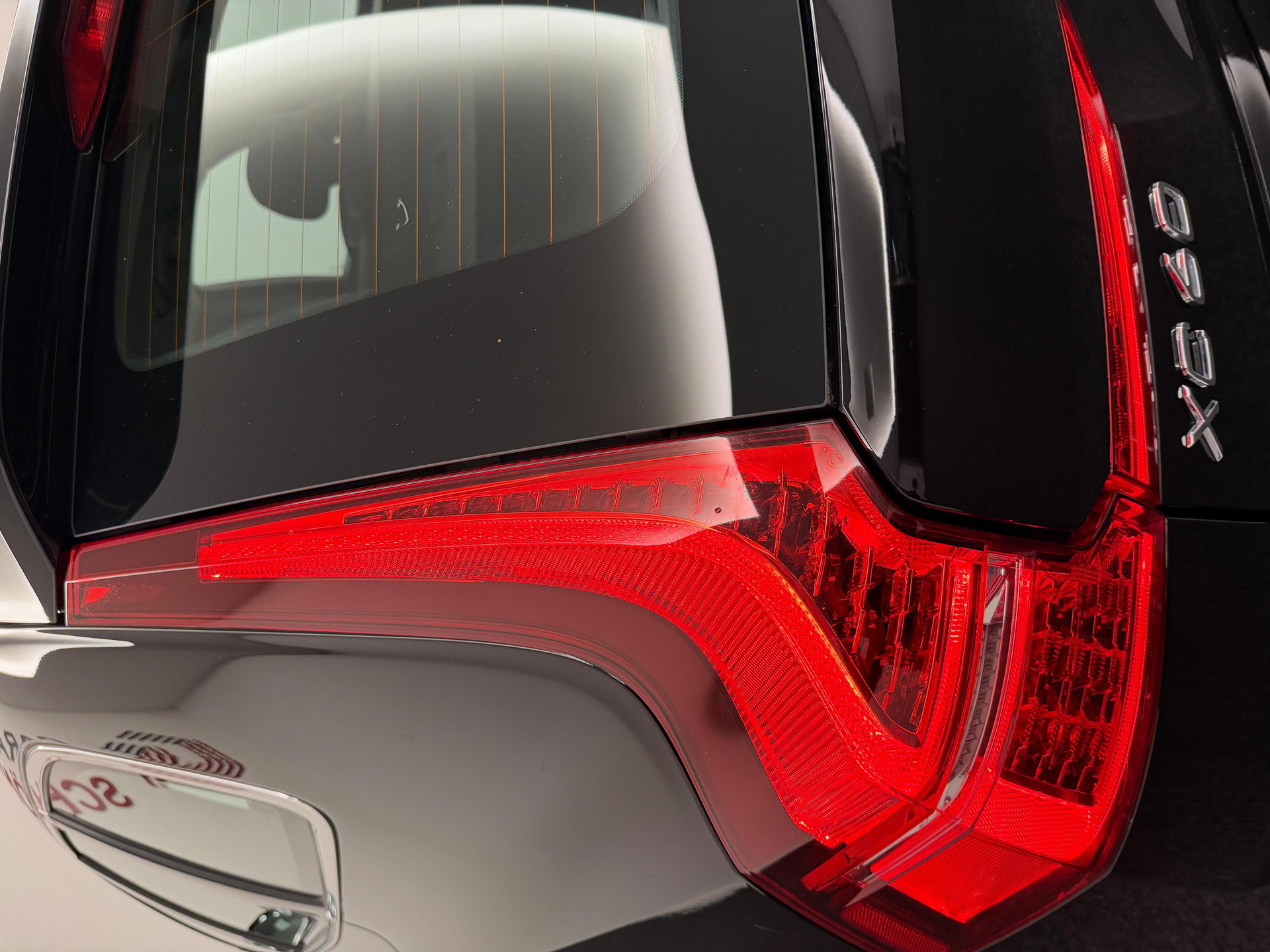 VOLVO XC60 2.0 B4 MH Momentum AWD-image-8