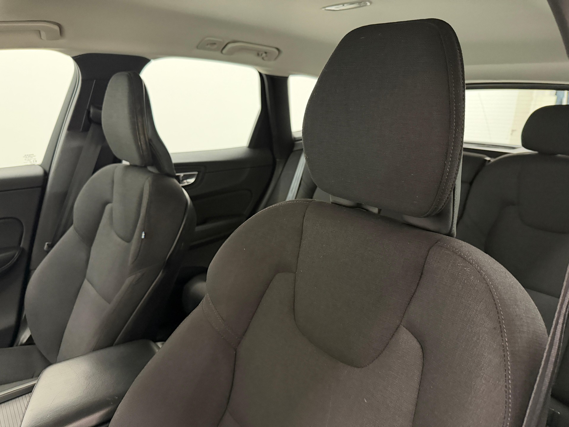 VOLVO XC60 2.0 B4 MH Momentum AWD-image-14