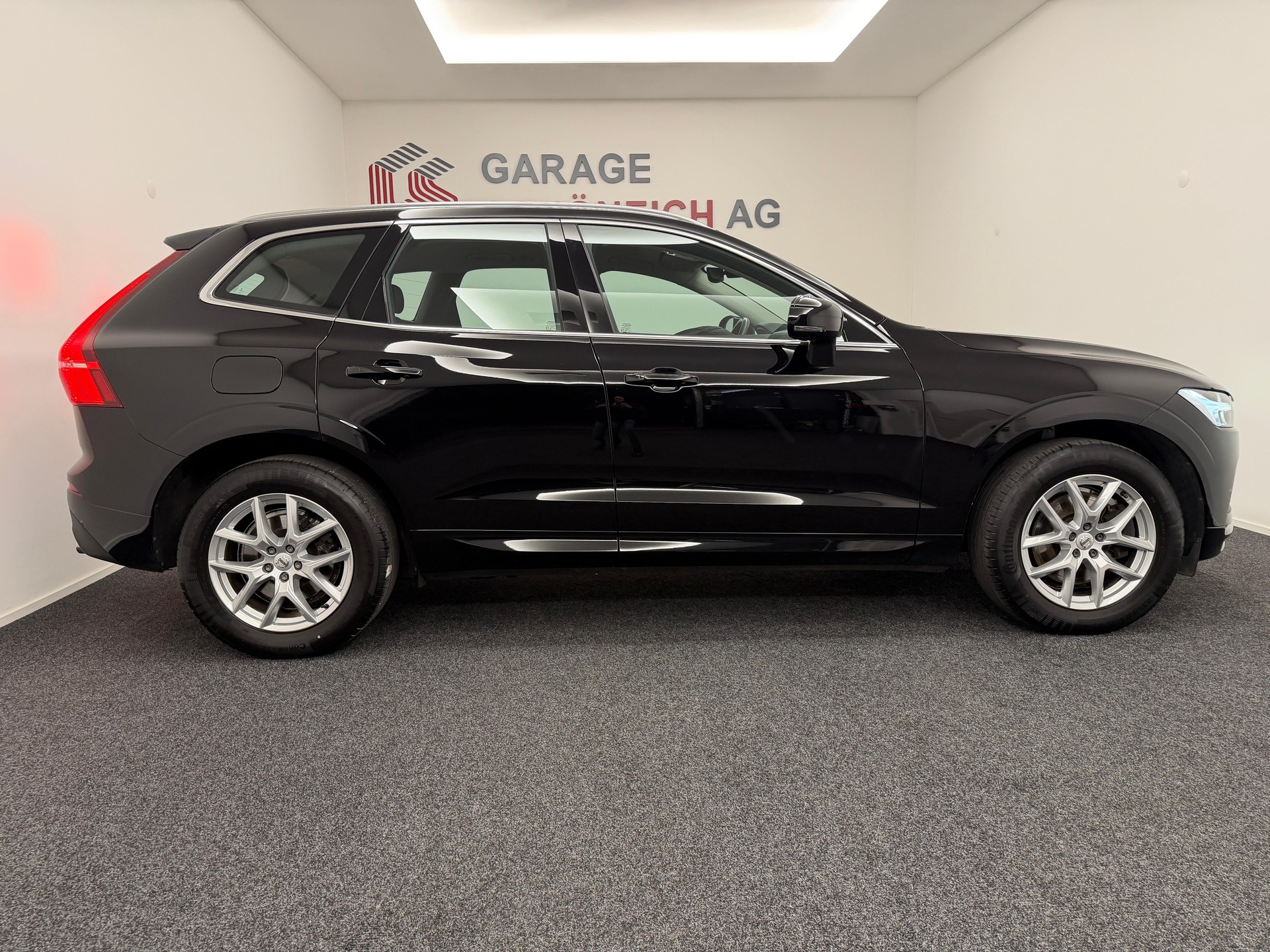 VOLVO XC60 2.0 B4 MH Momentum AWD-image-3