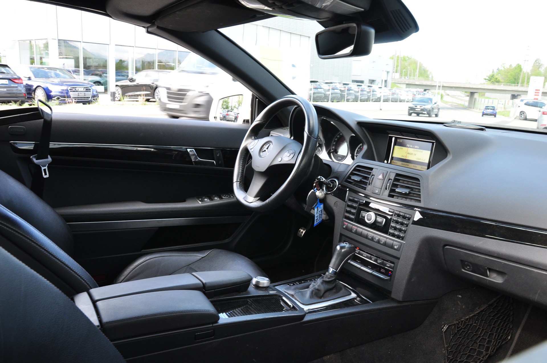 MERCEDES-BENZ E 250 CGI BlueEfficiency Automatic-image-15