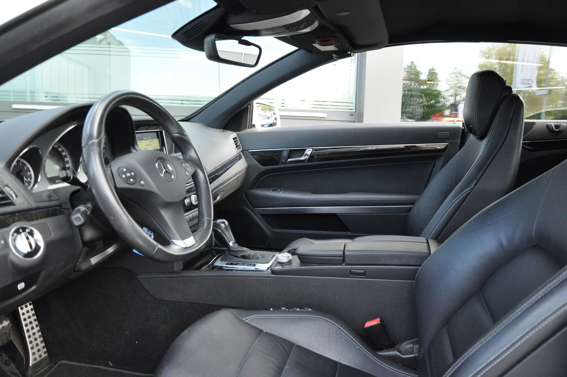 MERCEDES-BENZ E 250 CGI BlueEfficiency Automatic-image-13