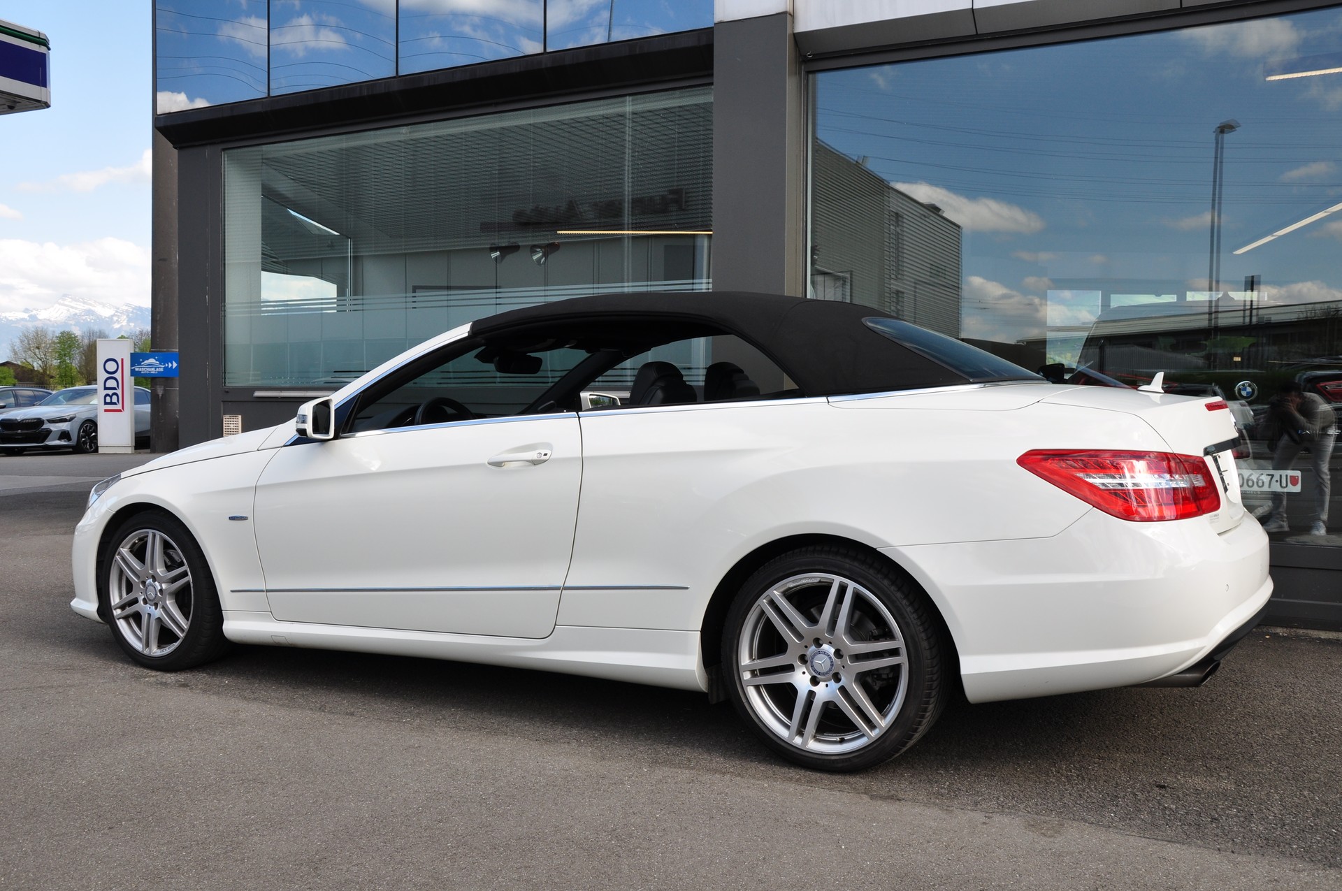 MERCEDES-BENZ E 250 CGI BlueEfficiency Automatic-image-5