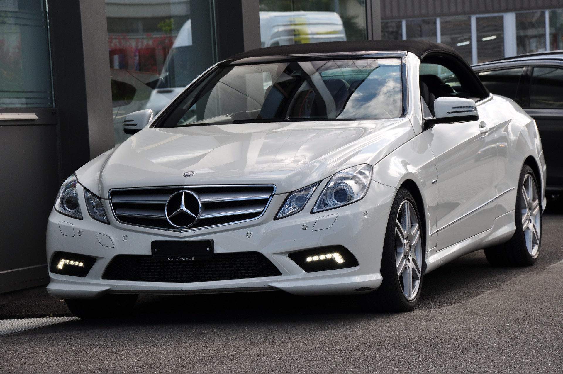MERCEDES-BENZ E 250 CGI BlueEfficiency Automatic-image-3