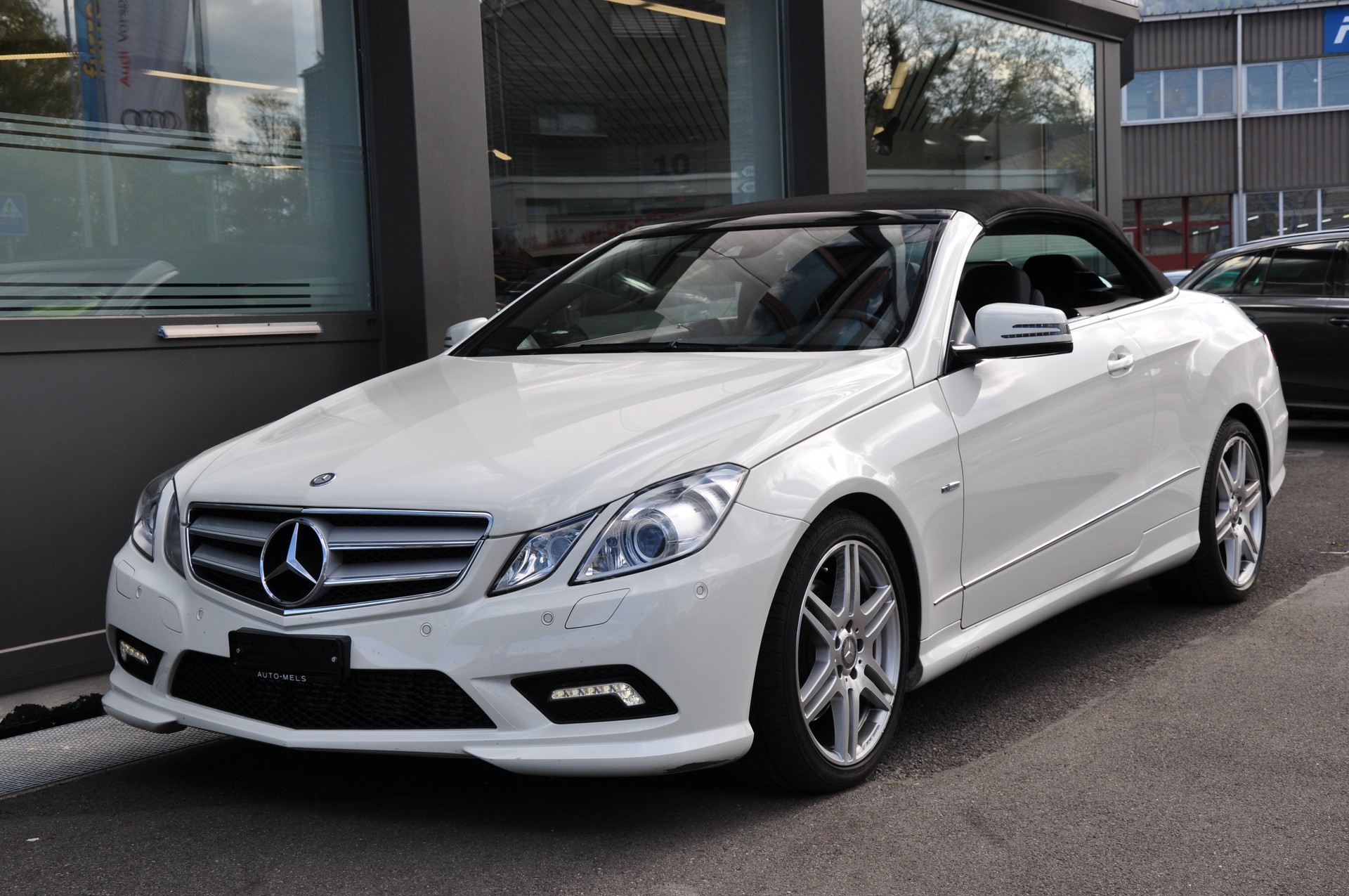 MERCEDES-BENZ E 250 CGI BlueEfficiency Automatic-image-1