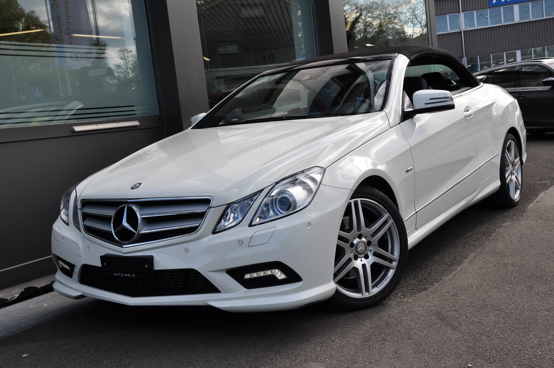 MERCEDES-BENZ E 250 CGI BlueEfficiency Automatic-image-2