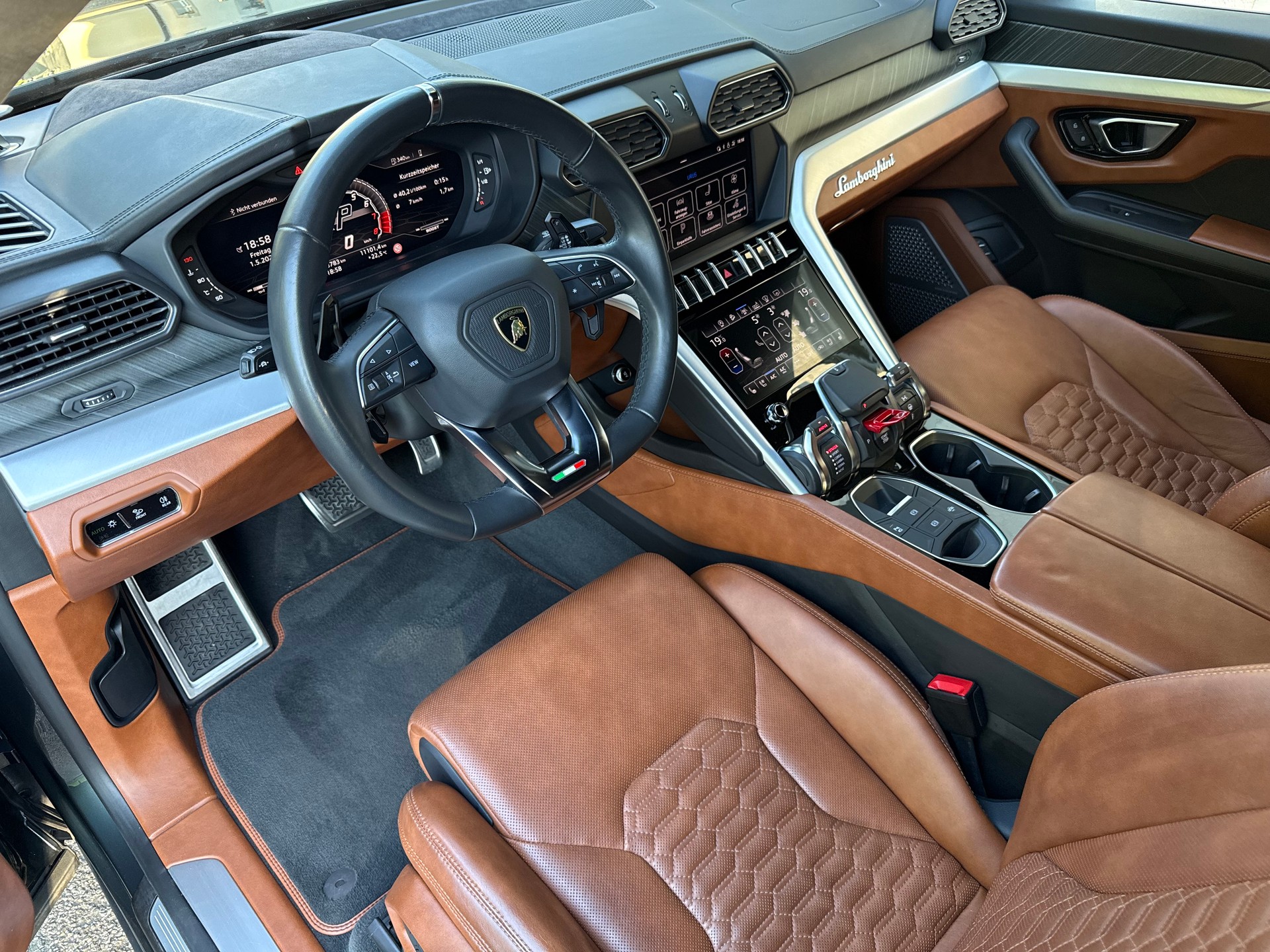 LAMBORGHINI Urus E-Gear-image-5