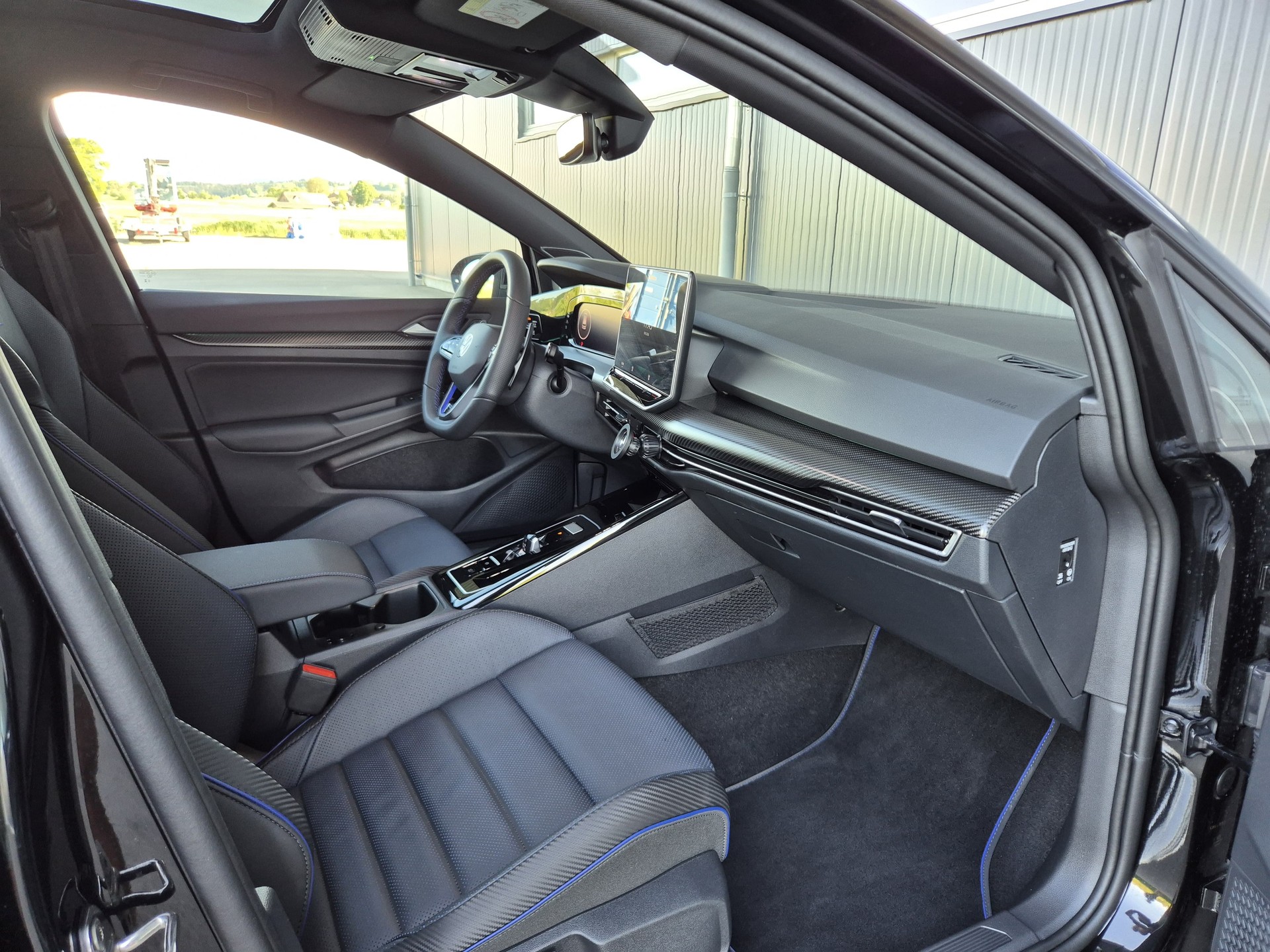 VW 2.0 TSI R Black Edition DSG 4motion-image-4