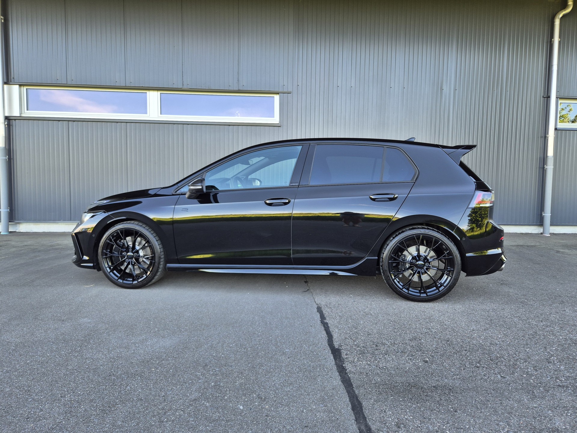 VW 2.0 TSI R Black Edition DSG 4motion-image-0