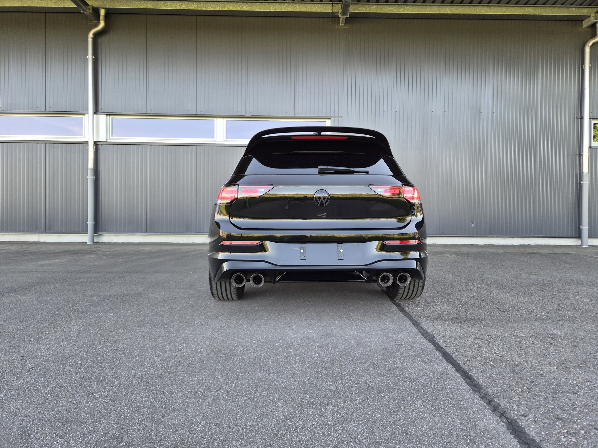 VW 2.0 TSI R Black Edition DSG 4motion-image-5