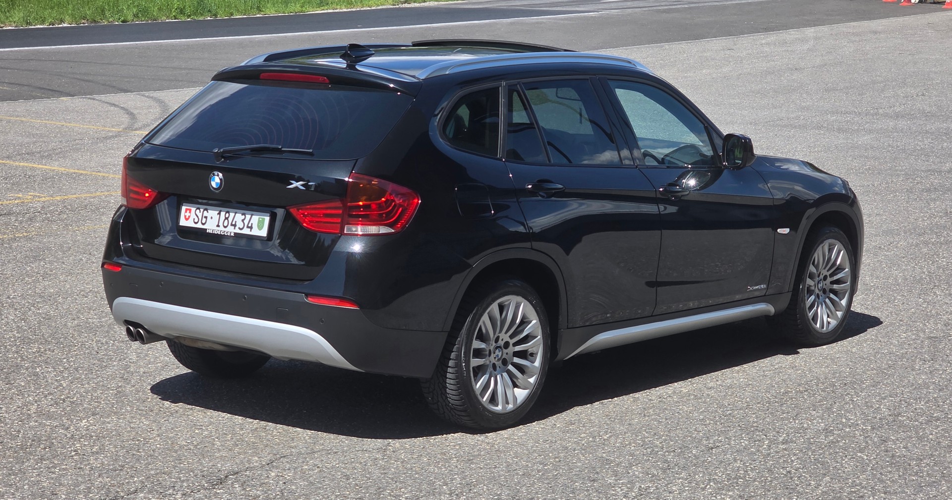 BMW X1 xDrive 28i Steptronic-image-5