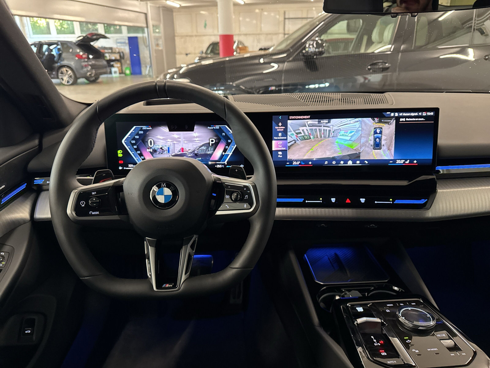BMW 520d xDrive 48V Touring M Sport Steptronic-image-11