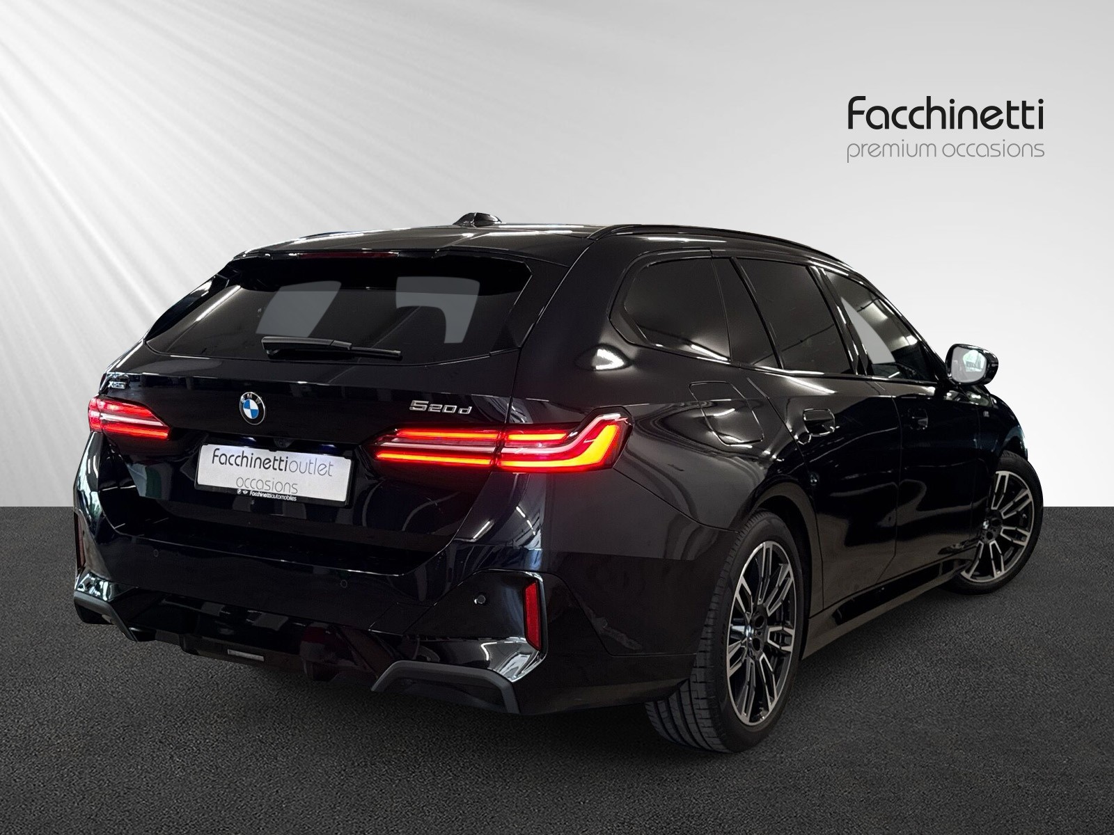 BMW 520d xDrive 48V Touring M Sport Steptronic-showroom-element-2