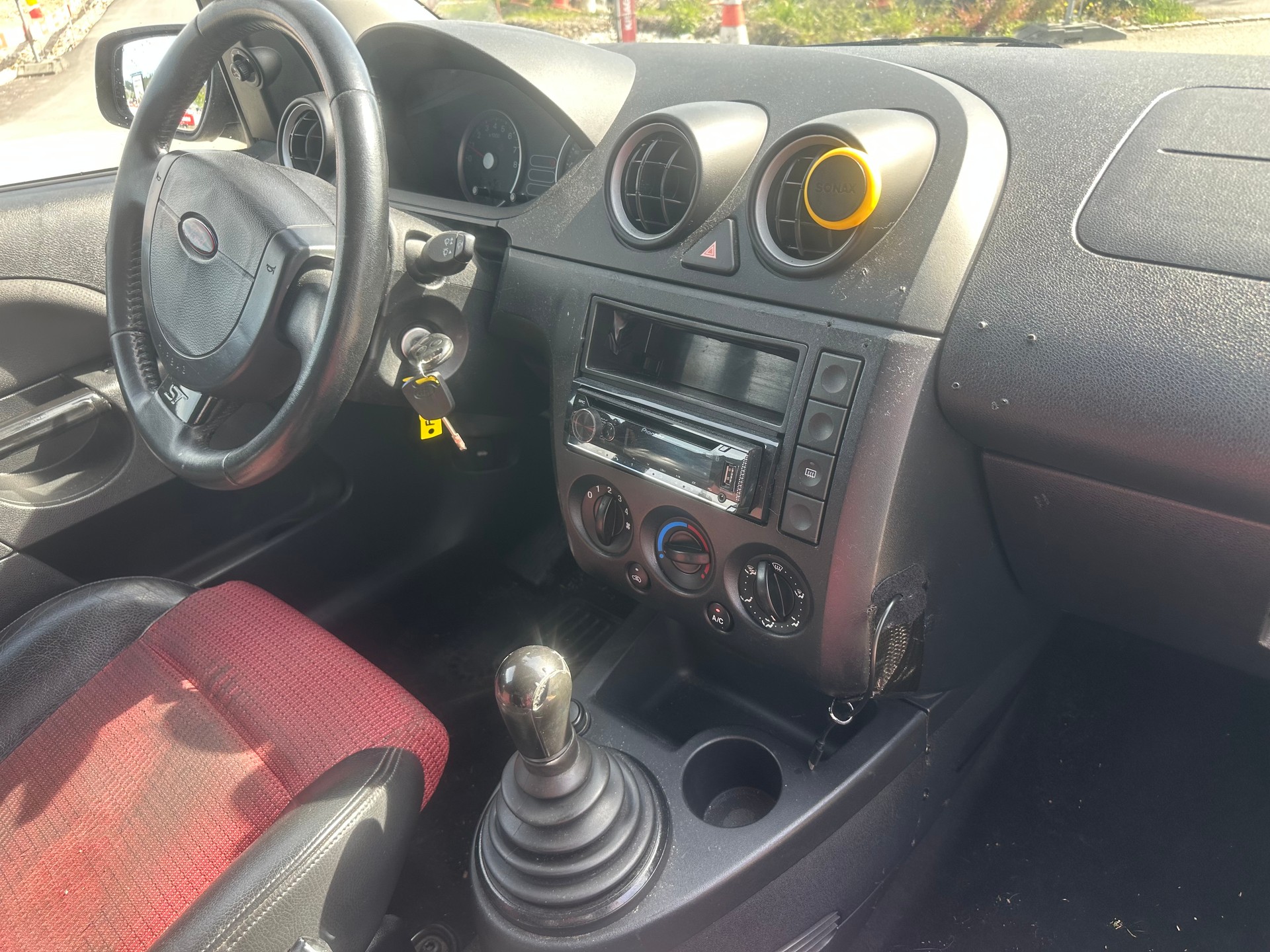 FORD Fiesta 2.0 16V ST-image-9