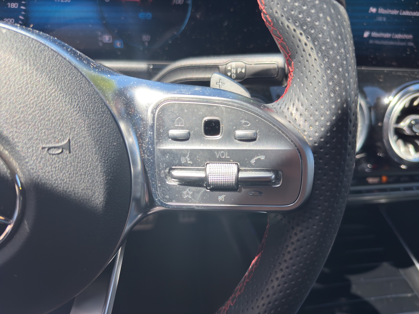 MERCEDES-BENZ EQA 350 AMG Line 4Matic-image-16