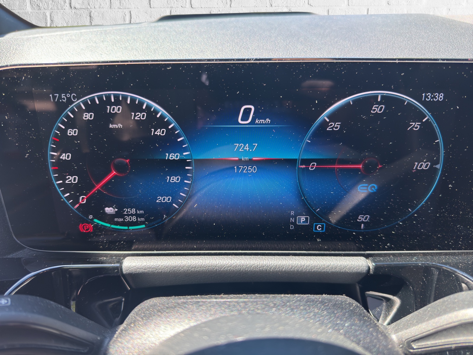 MERCEDES-BENZ EQA 350 AMG Line 4Matic-image-13
