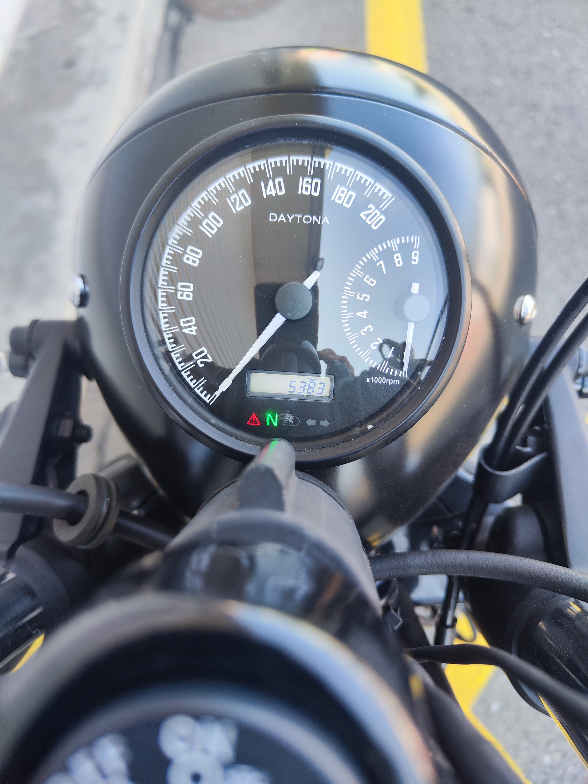 ROYAL ENFIELD Interceptor 650 Custom-showroom-element-2