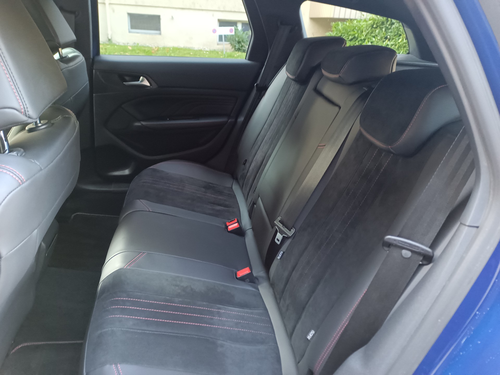 PEUGEOT 308 SW 2.0 BlueHDI GT Automatic-image-6