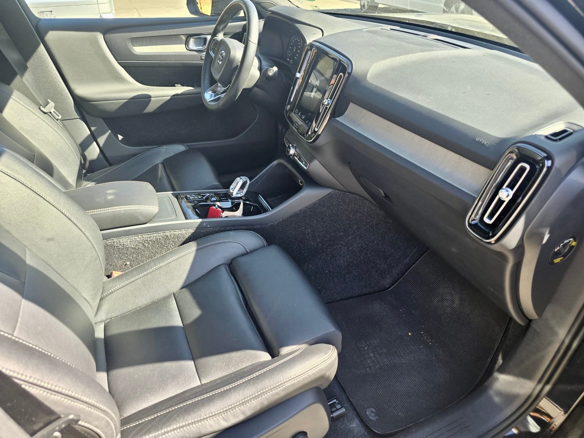 VOLVO XC40 D4 AWD Momentum Geartronic-image-10