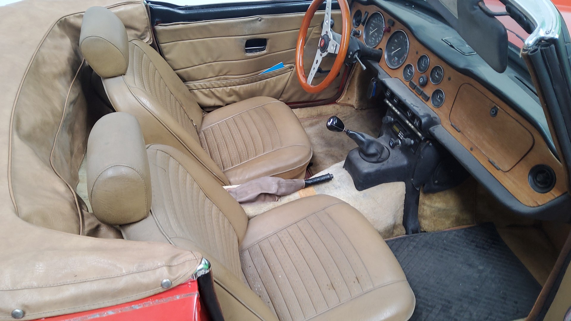 TRIUMPH TR6-image-9