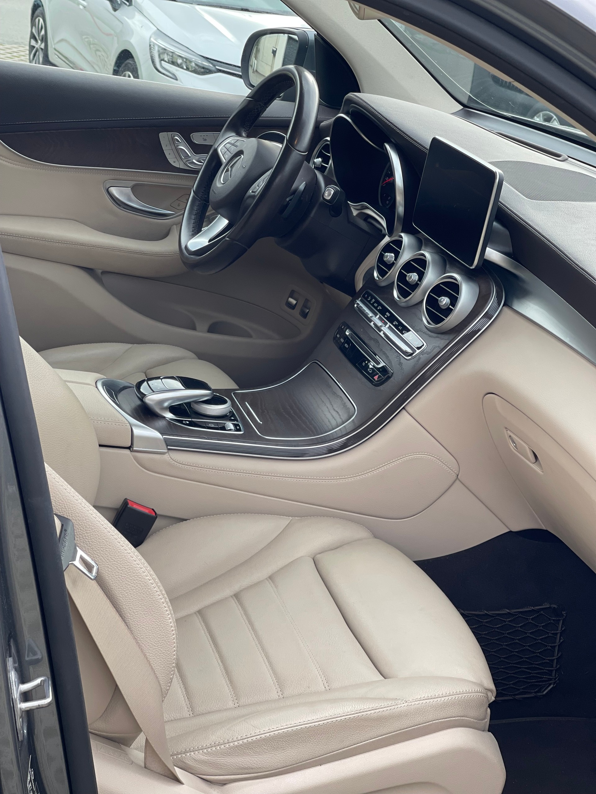 MERCEDES-BENZ GLC 250 d AMG Line 4m 9G-Tronic-image-10