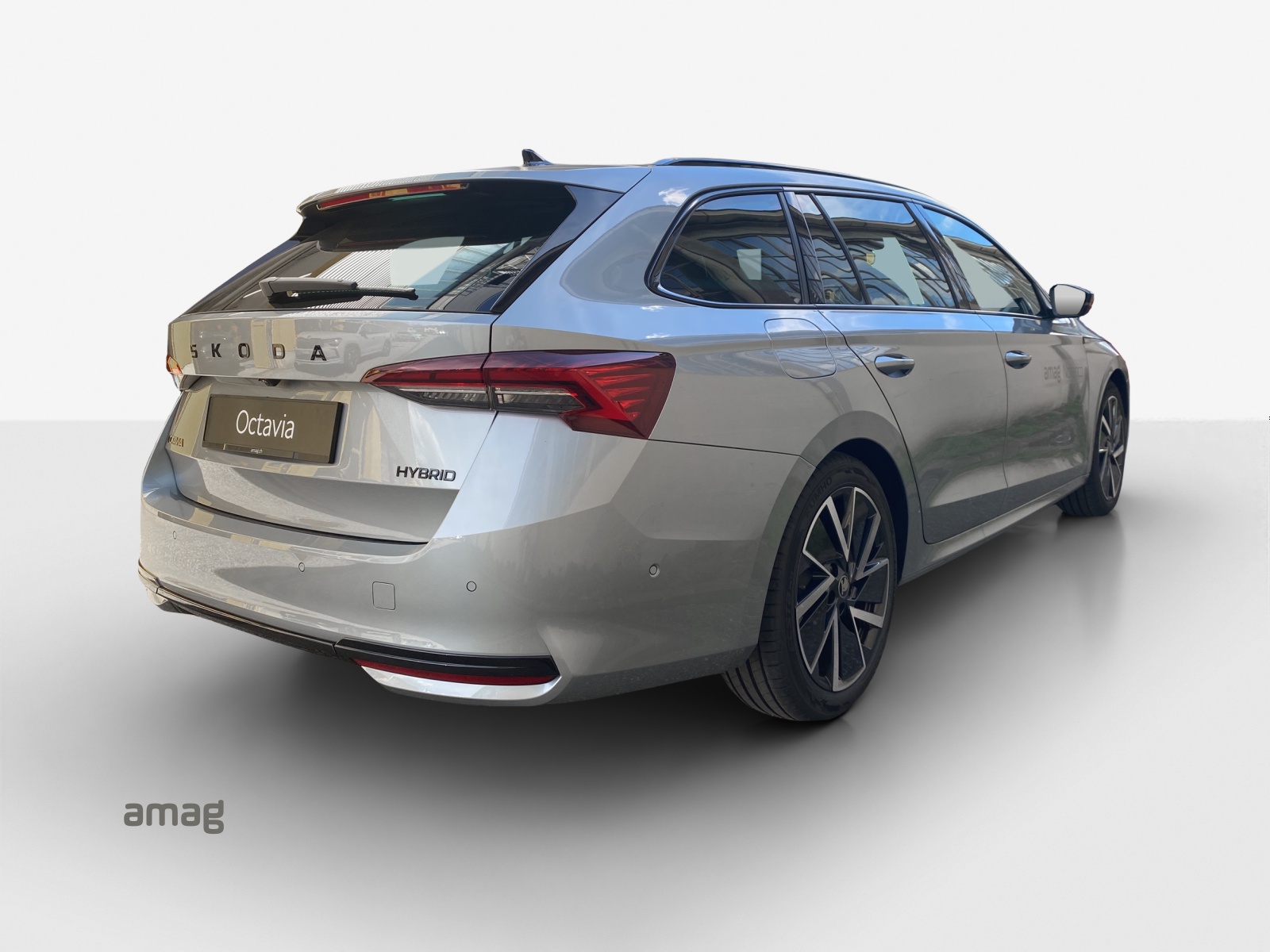 SKODA Octavia Combi 1.5 TSI mHEV DSG Sport Line-image-4