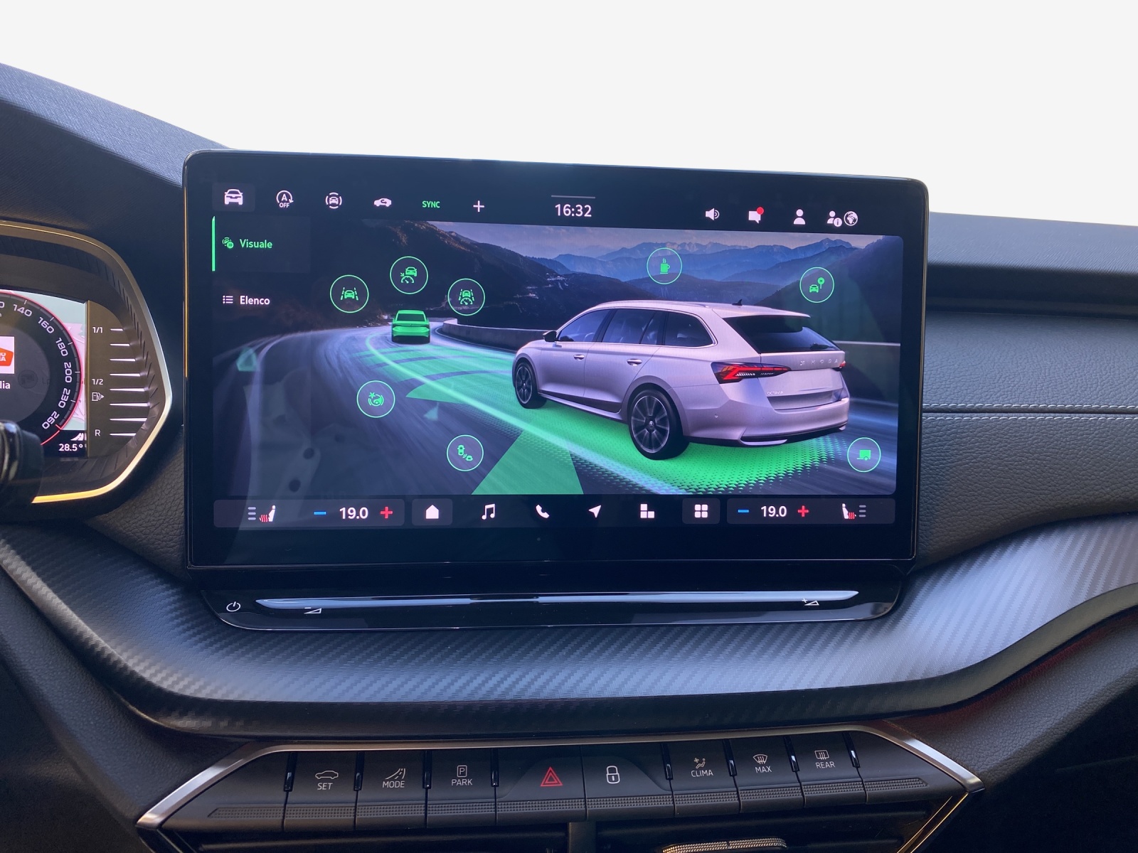 SKODA Octavia Combi 1.5 TSI mHEV DSG Sport Line-image-14