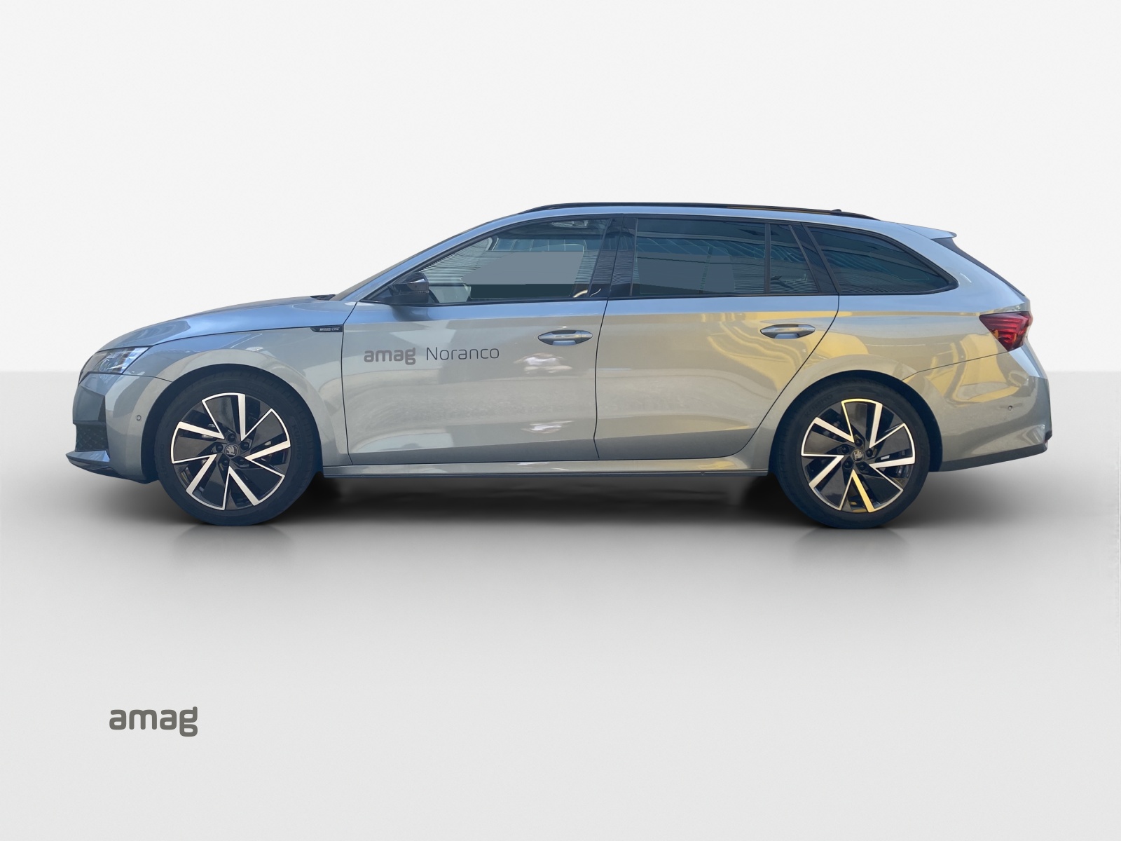 SKODA Octavia Combi 1.5 TSI mHEV DSG Sport Line-image-1