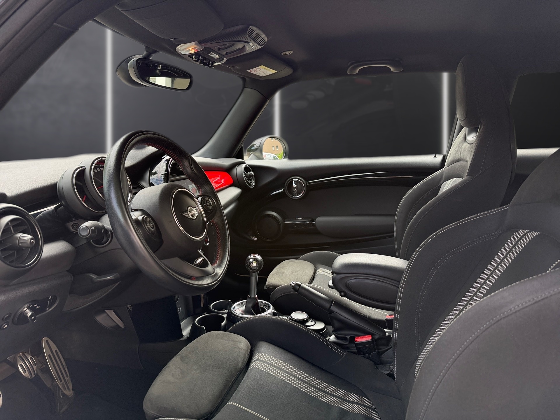 MINI Cooper John Cooper Works-image-7