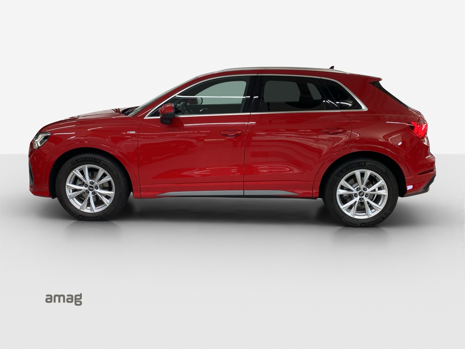 AUDI Q3 35 TDI S line Attraction quattro S-tronic-image-1