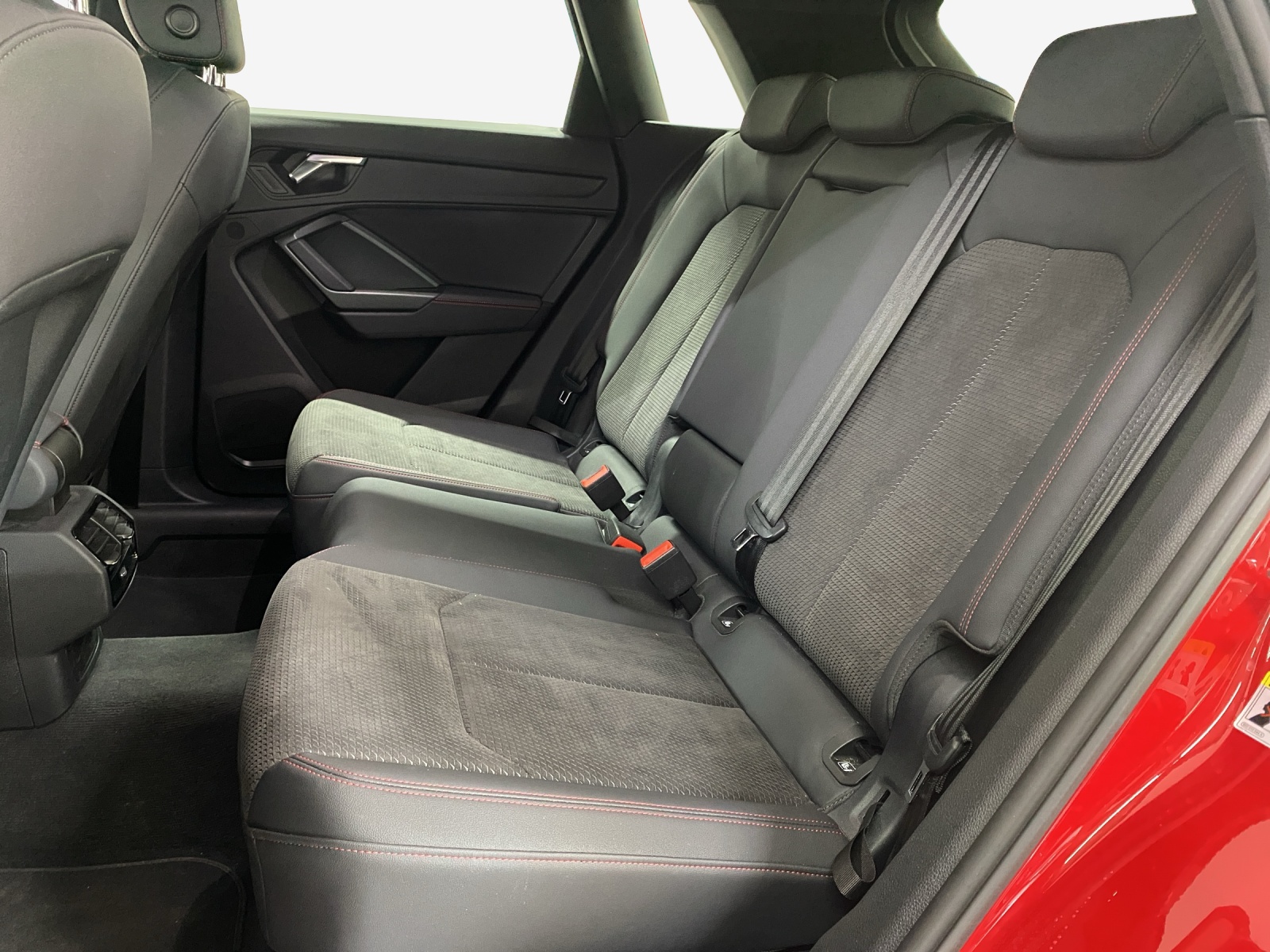 AUDI Q3 35 TDI S line Attraction quattro S-tronic-image-11