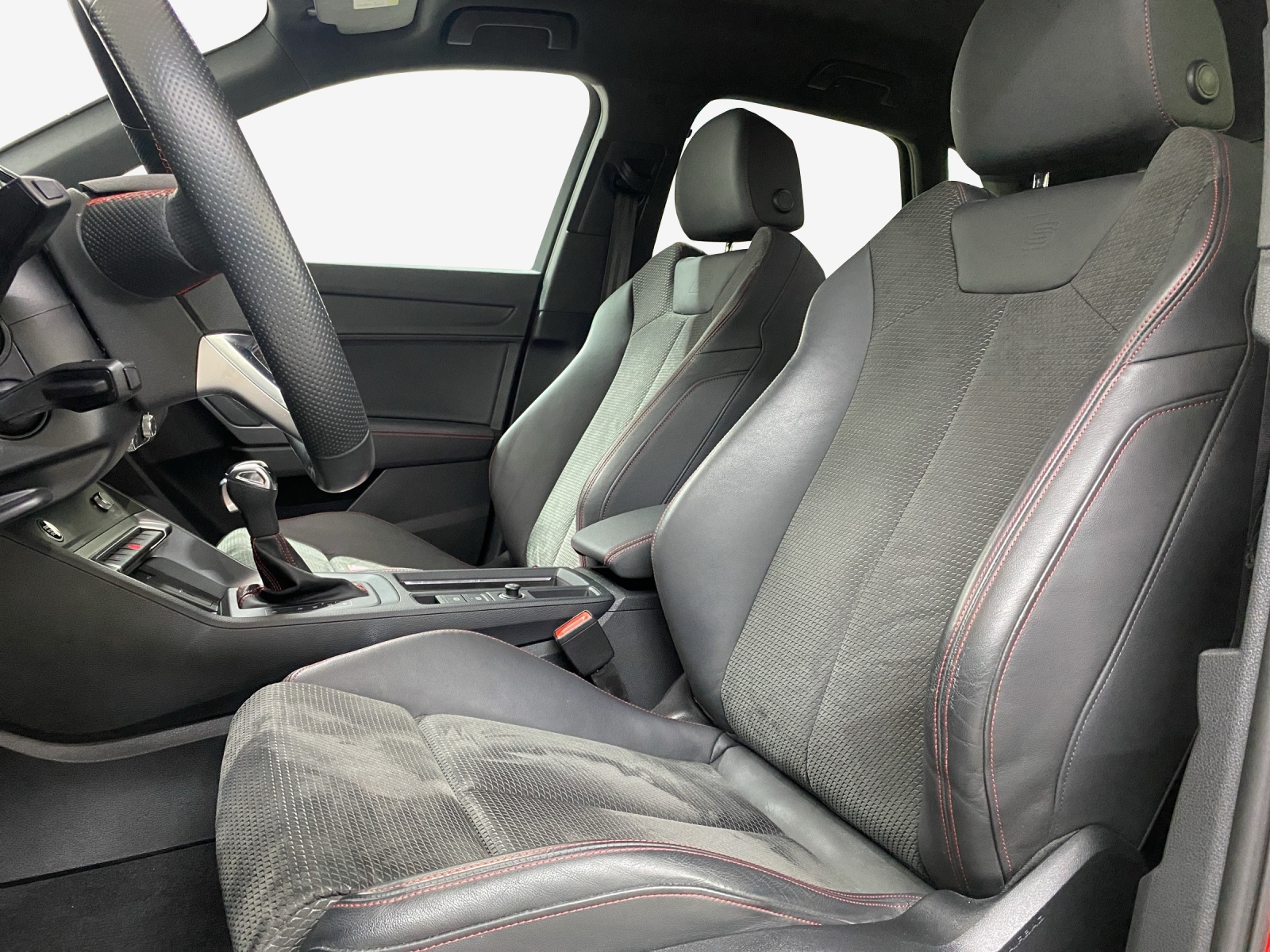 AUDI Q3 35 TDI S line Attraction quattro S-tronic-image-7