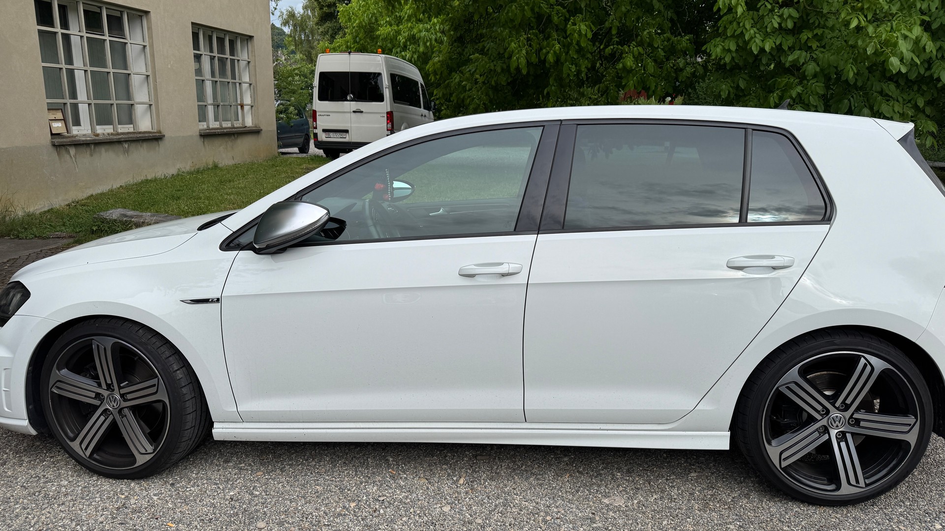 VW Golf 2.0 TSI R 4Motion-image-3