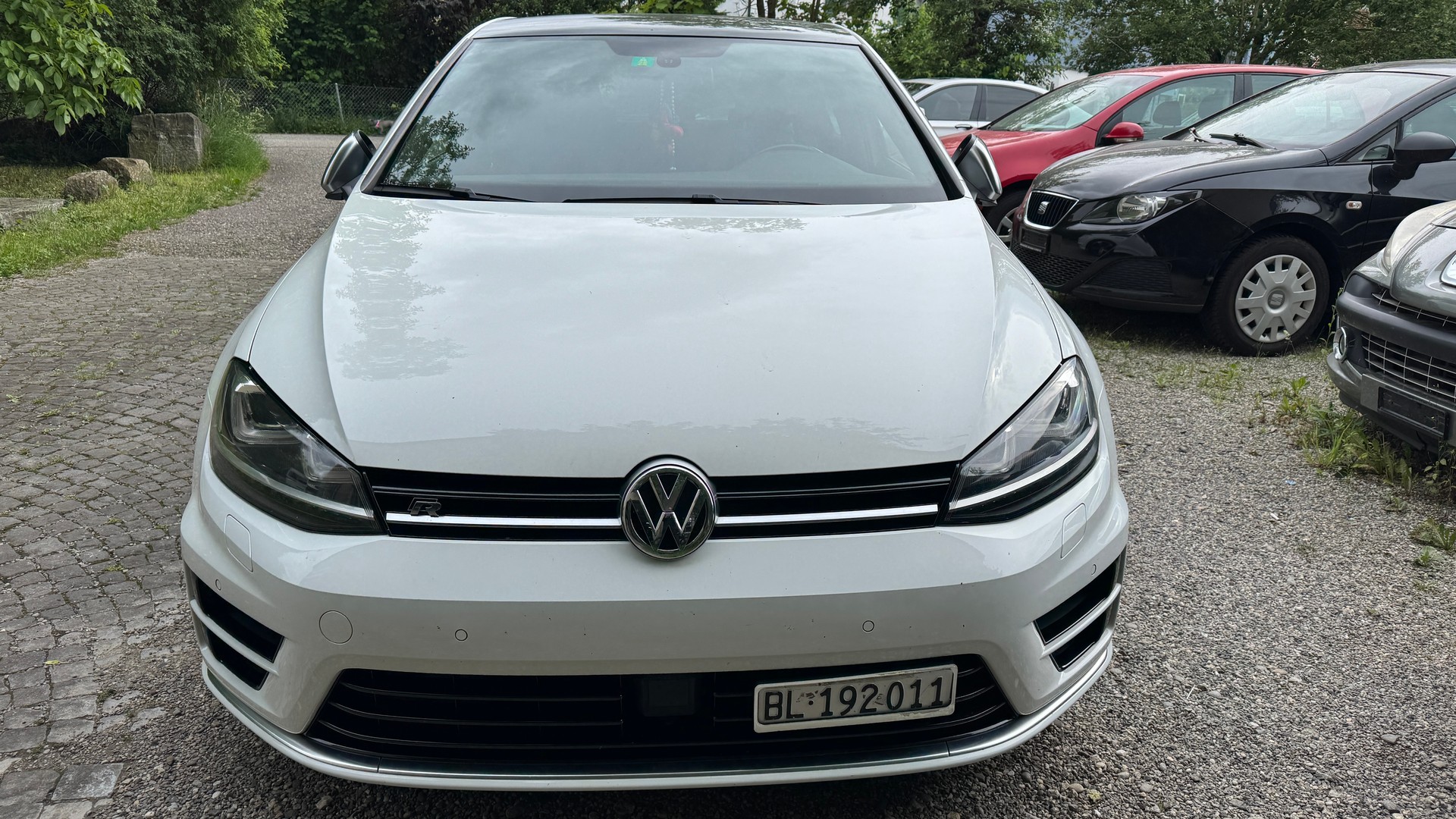 VW Golf 2.0 TSI R 4Motion-image-1