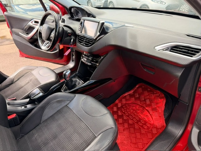 PEUGEOT 2008 1.2 PureTech Style-image-10