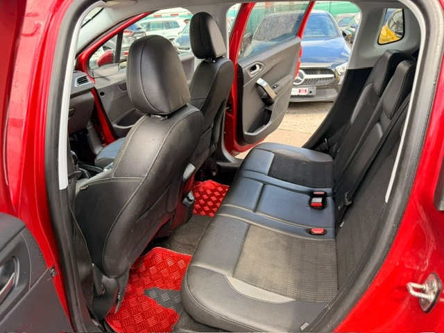 PEUGEOT 2008 1.2 PureTech Style-image-9