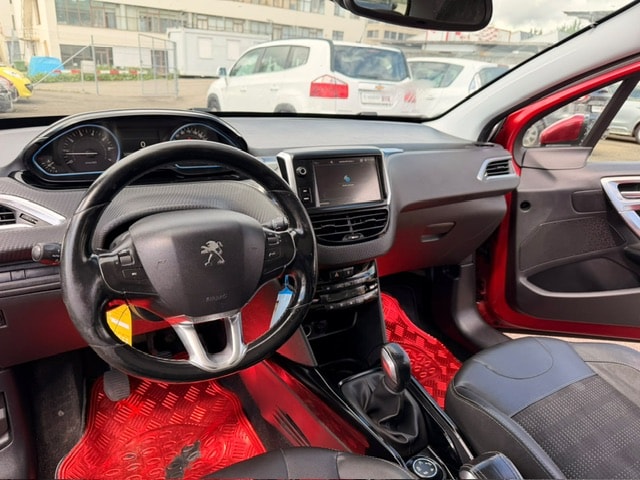 PEUGEOT 2008 1.2 PureTech Style-image-7