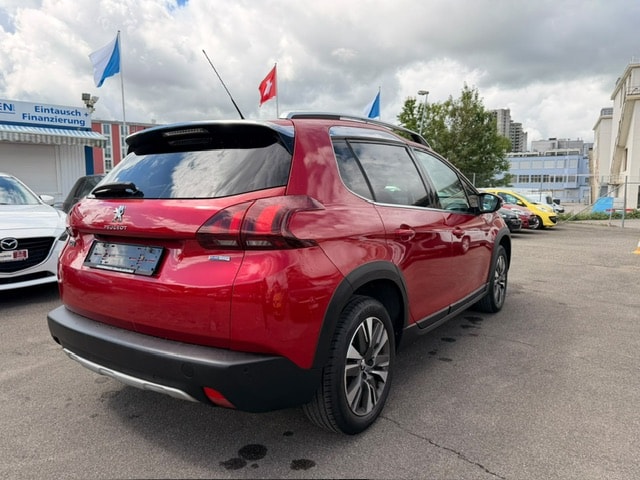 PEUGEOT 2008 1.2 PureTech Style-image-5