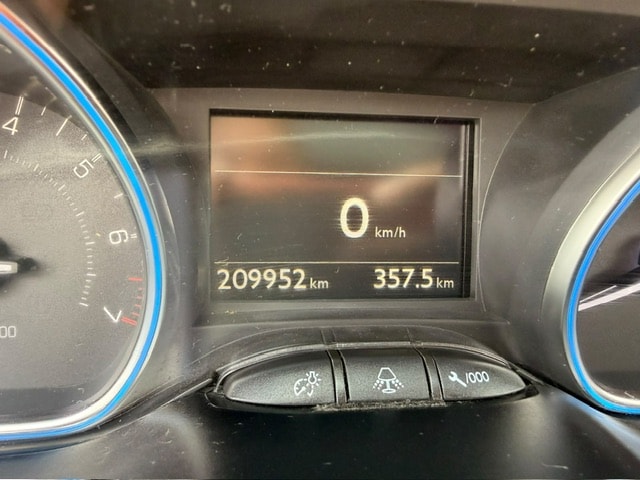 PEUGEOT 2008 1.2 PureTech Style-image-11