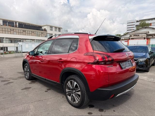 PEUGEOT 2008 1.2 PureTech Style-image-1