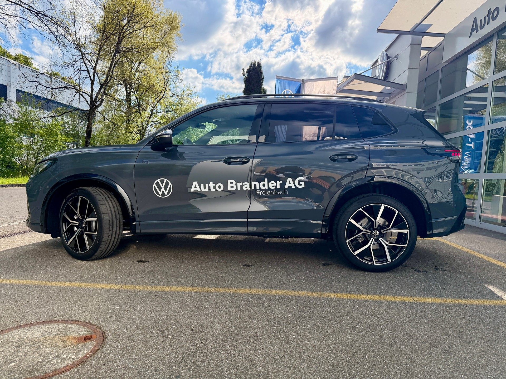 VW Tiguan 2.0 TSI DSG R-Line 4Motion-image-3