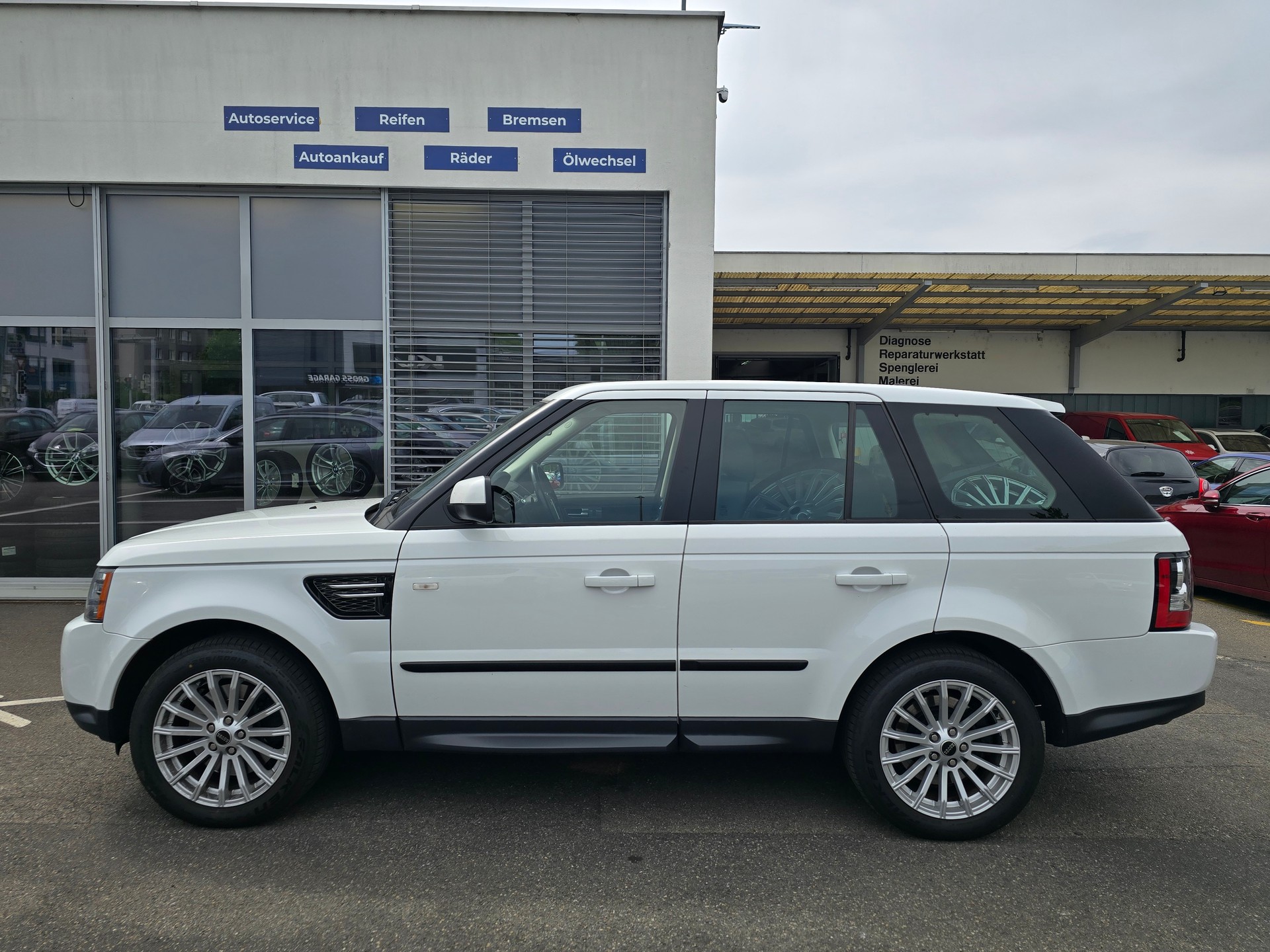 LAND ROVER Range Rover Sport 3.0 TDV6 SE Automatic-image-5