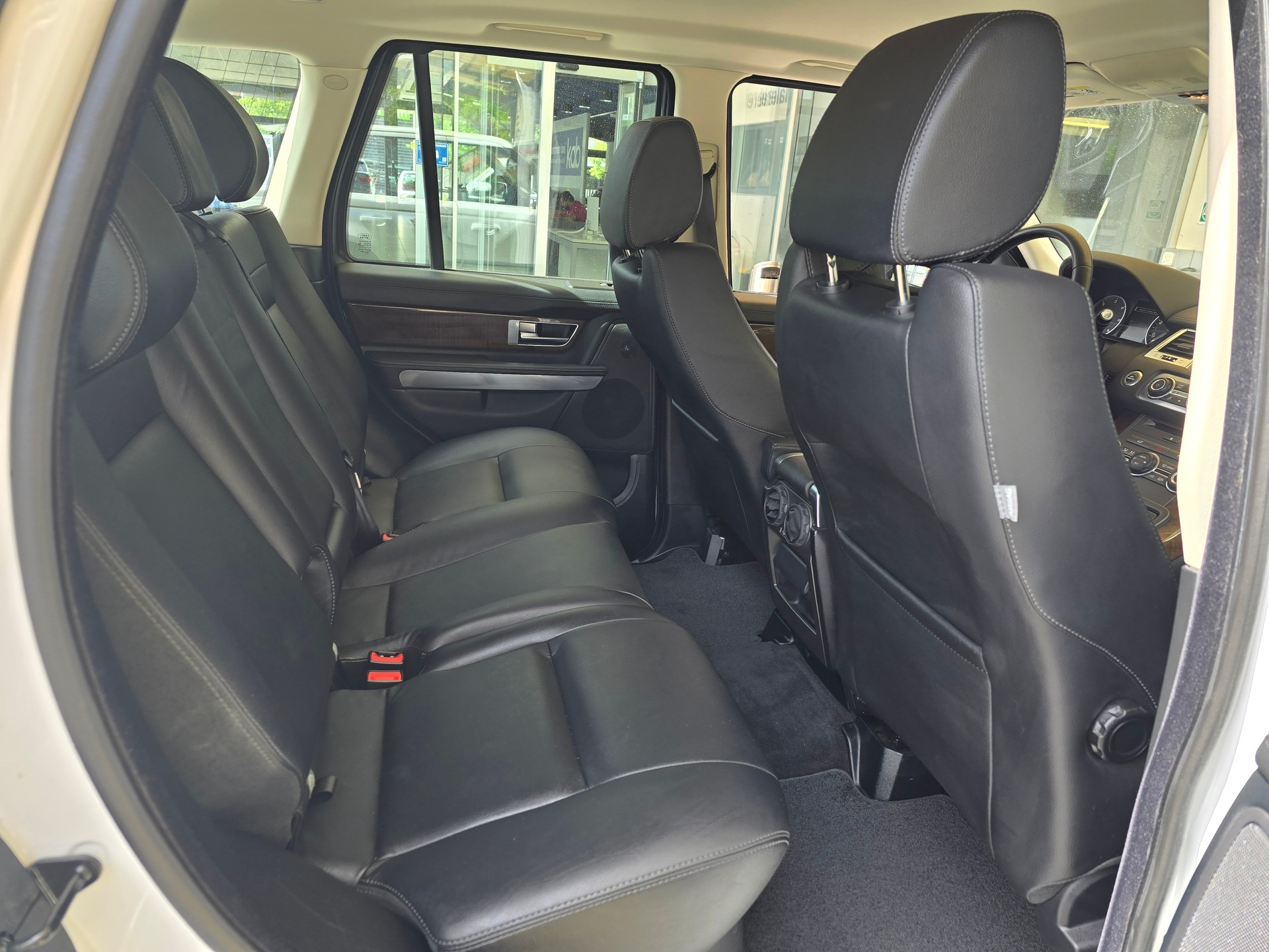 LAND ROVER Range Rover Sport 3.0 TDV6 SE Automatic-image-15